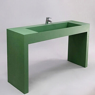 Цветная раковина, интегрированная в стол из бетона по проекту дизайнера