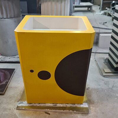 Цветная раковина из бетона по проекту дизайнера