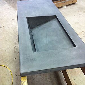 Раковина из бетона с щелевым сливом под заказ