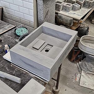 Раковина из бетона прямоугольная с накладкой на слив 600х400 мм