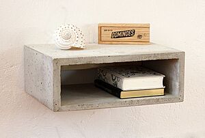 Полка из бетона для книг и цветов