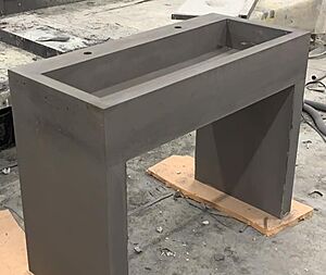 Стол с раковиной из бетона