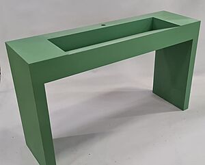 Стол с раковиной из бетона