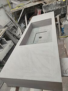 Большая раковина из стеклобетона с накладкой на слив