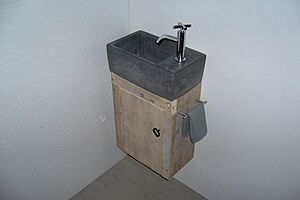 Раковина из бетона подвесная с боковым краном