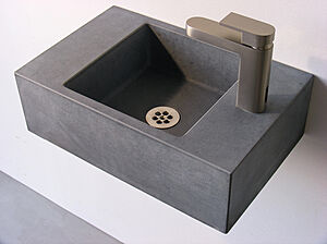 Раковина из бетона подвесная с боковым краном