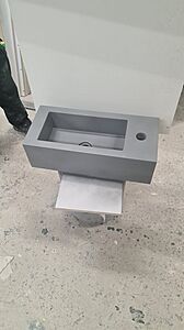 Раковина из бетона подвесная с боковым краном