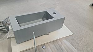 Раковина из бетона подвесная с боковым краном